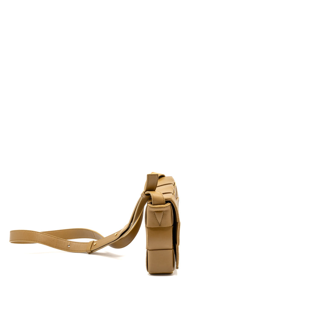 bottega-veneta-small-cassette-bag-lambskin-caramel-ghw