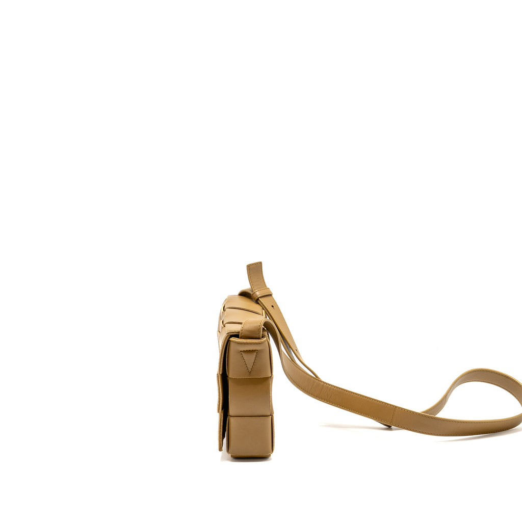 bottega-veneta-small-cassette-bag-lambskin-caramel-ghw