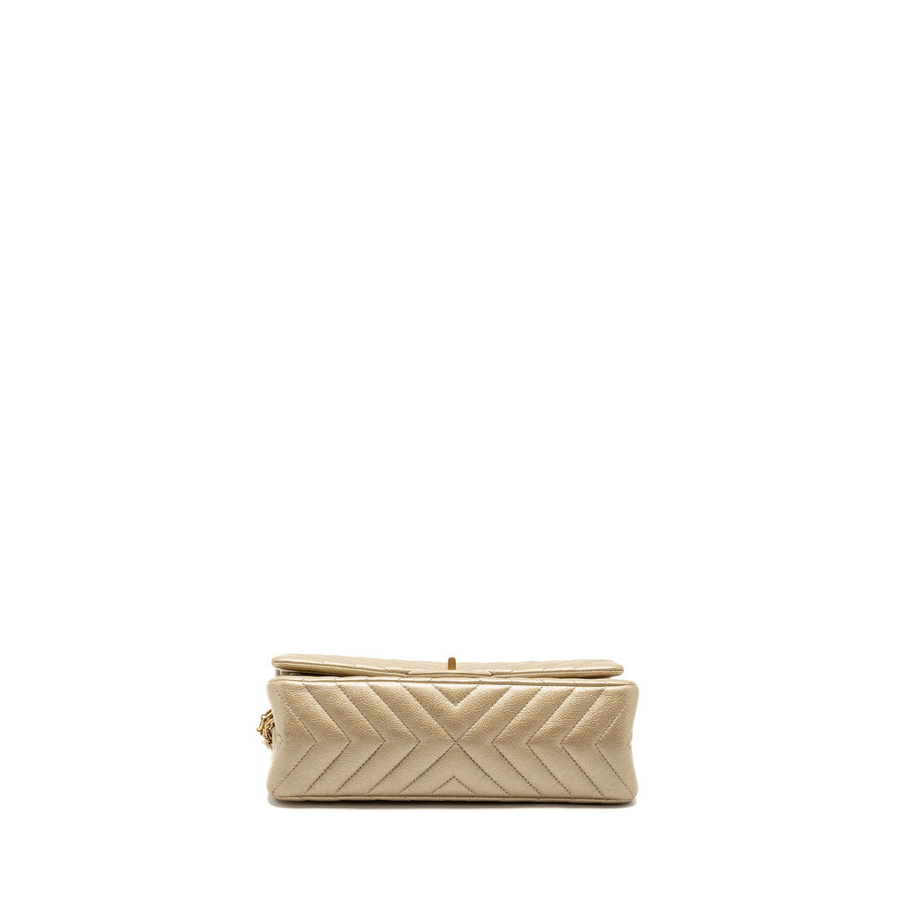chanel-small-2-55-reissue-chevron-flap-bag-calfskin-gold-ghw