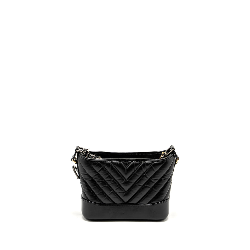 chanel-small-chevron-gabrielle-hobo-bag-calfskin-black-multicolour-hardware