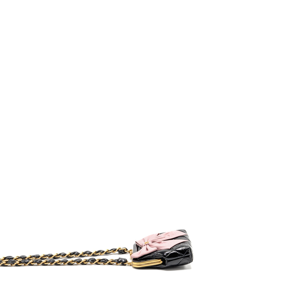 chanel-24a-bow-knot-clutch-with-chain-patent-crumpled-lambskin-shiny-lambskin-black-pink-ghw-microchip-copy