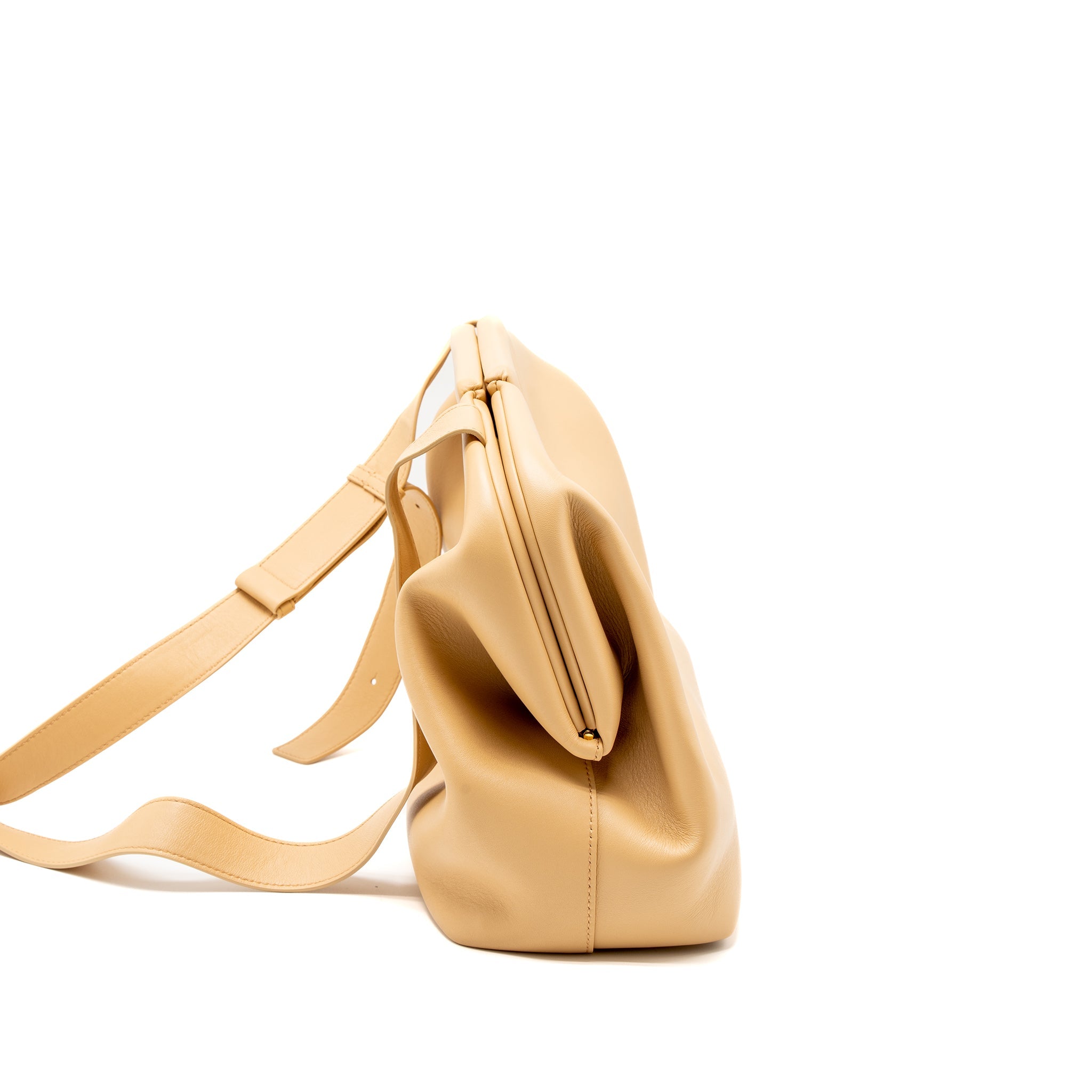 bottega-veneta-point-top-handle-bag-smooth-nappa-almond-1