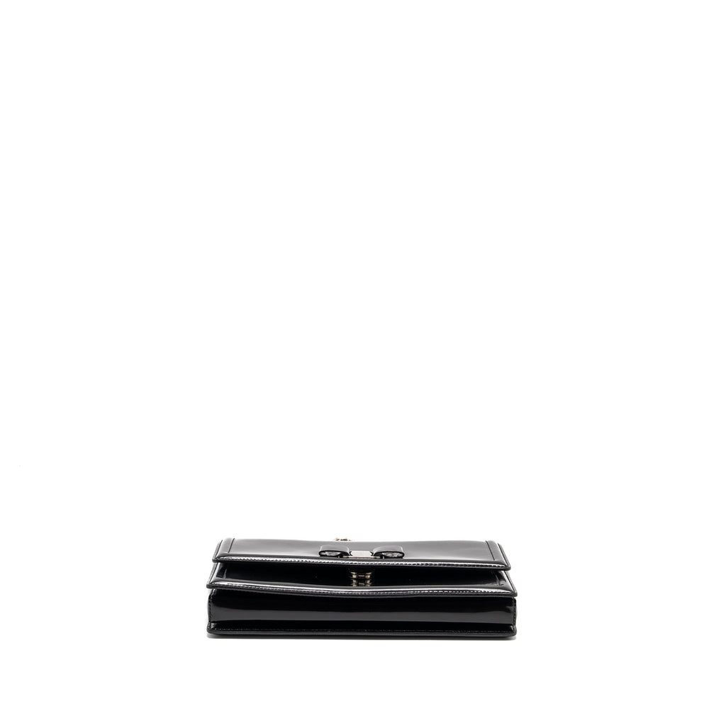 ferragamo-ginny-shoulder-bag-patent-black-shw