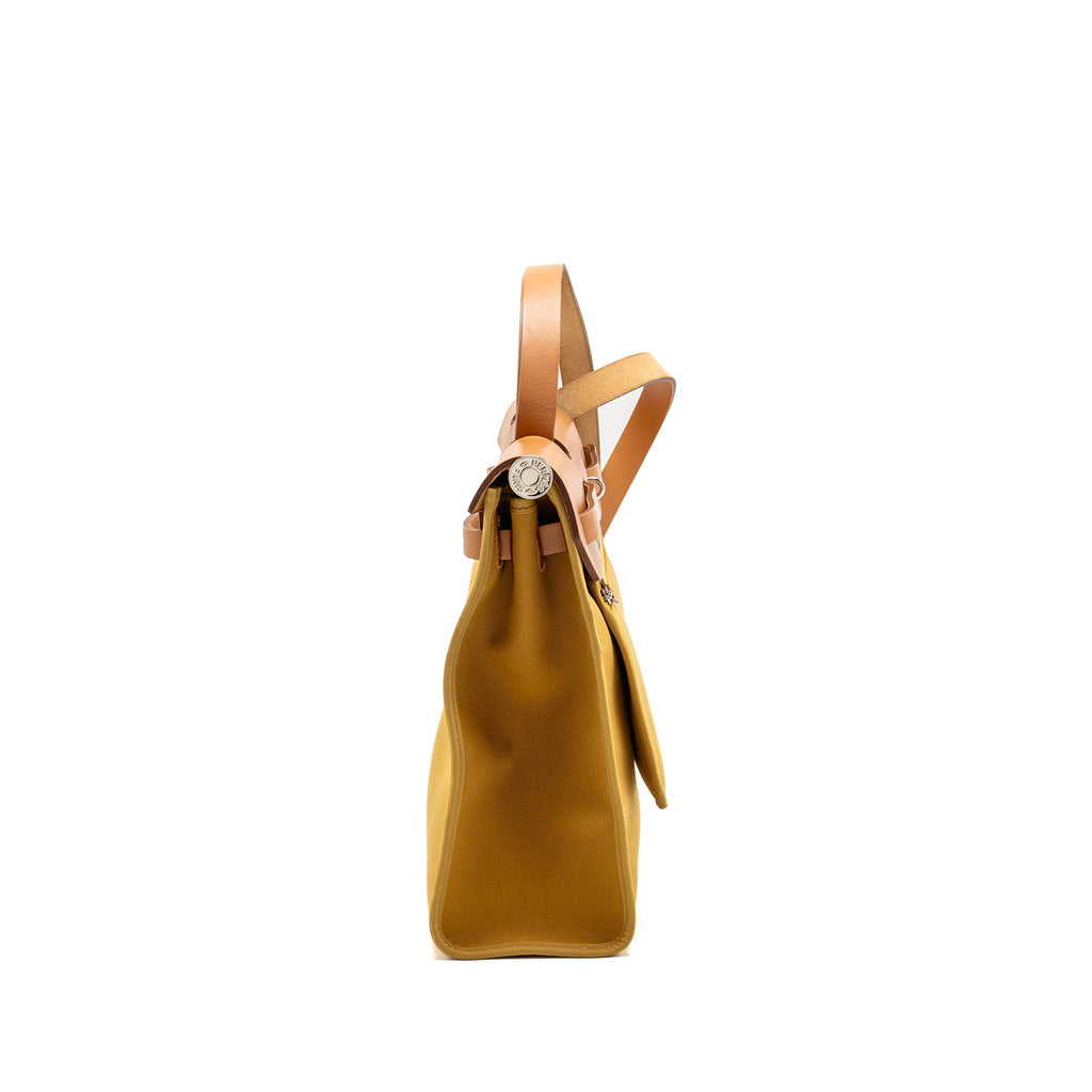 hermes-herbag-31-zip-bag-canvas-hunter-leather-sesame-naturel-sable-shw-stamp-square-q-copy