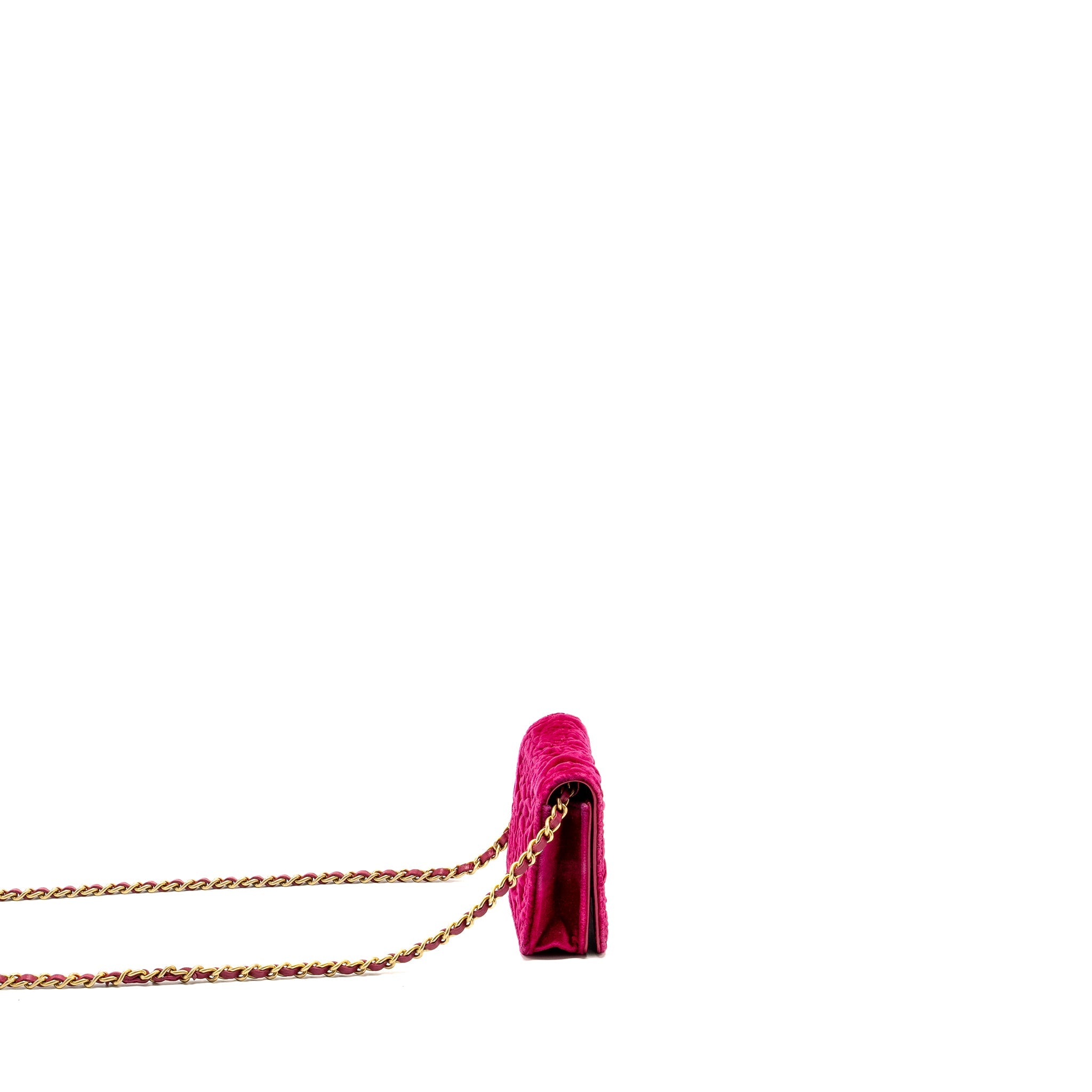 chanel-21a-mini-camelia-flap-bag-velvet-fushia-ghw