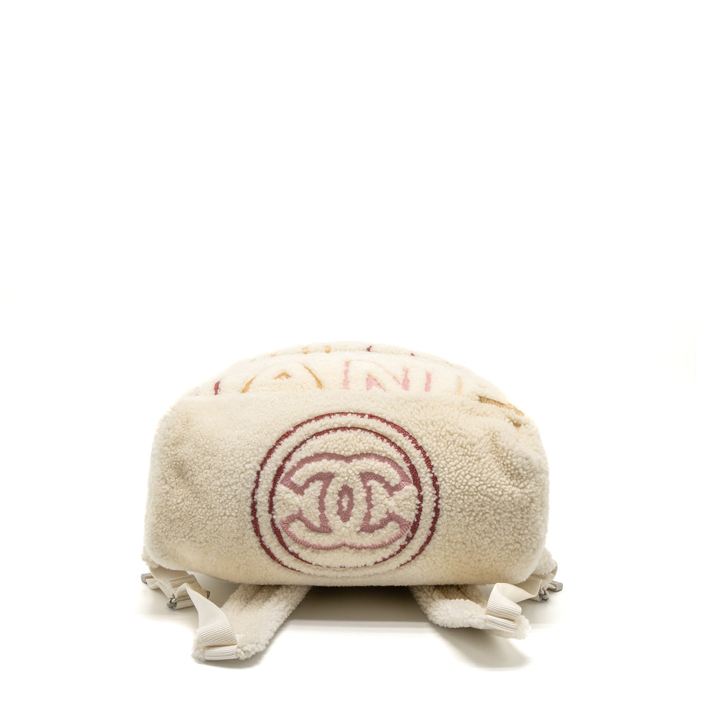 chanel-19b-backpack-shearling-white-multicolour-shw