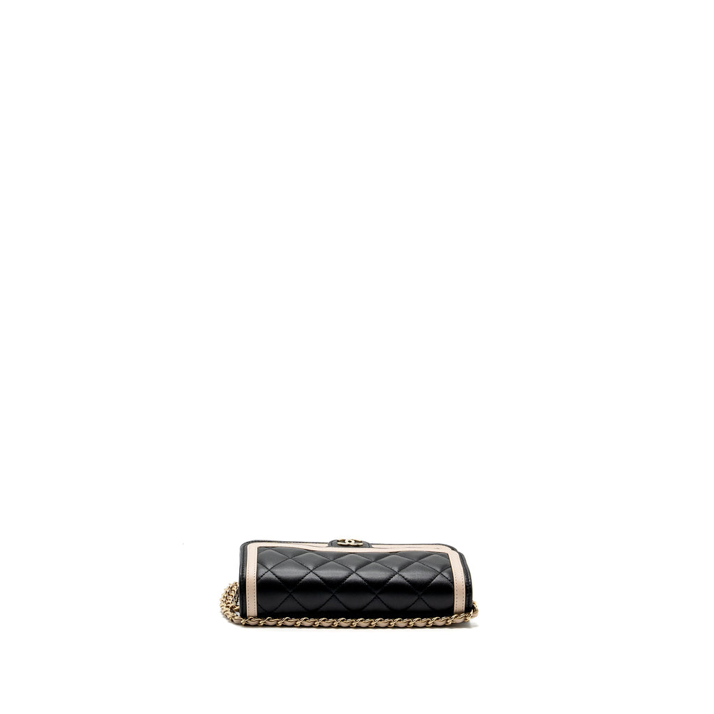 chanel-23b-flap-phone-holder-lambskin-black-white-lghw-microchip