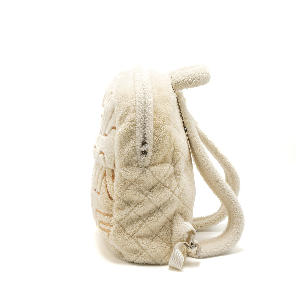 chanel-19b-backpack-shearling-white-multicolour-shw