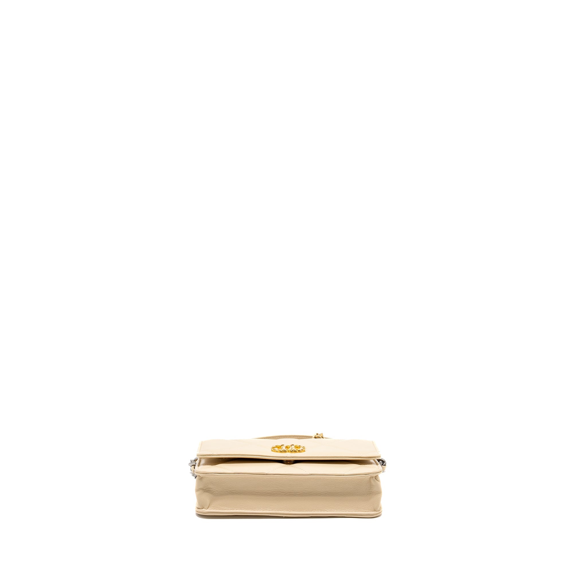 chanel-19-wallet-on-chain-lambskin-light-beige-multicolour-hardware