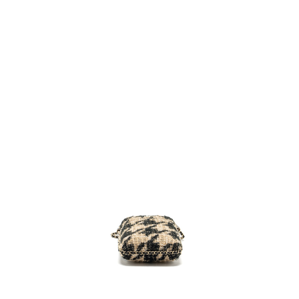 chanel-vertical-phone-case-tweed-beige-black-lghw-copy