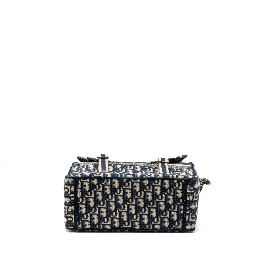 dior-diorcamp-messenger-bag-blue-oblique-embroidery-shw-copy