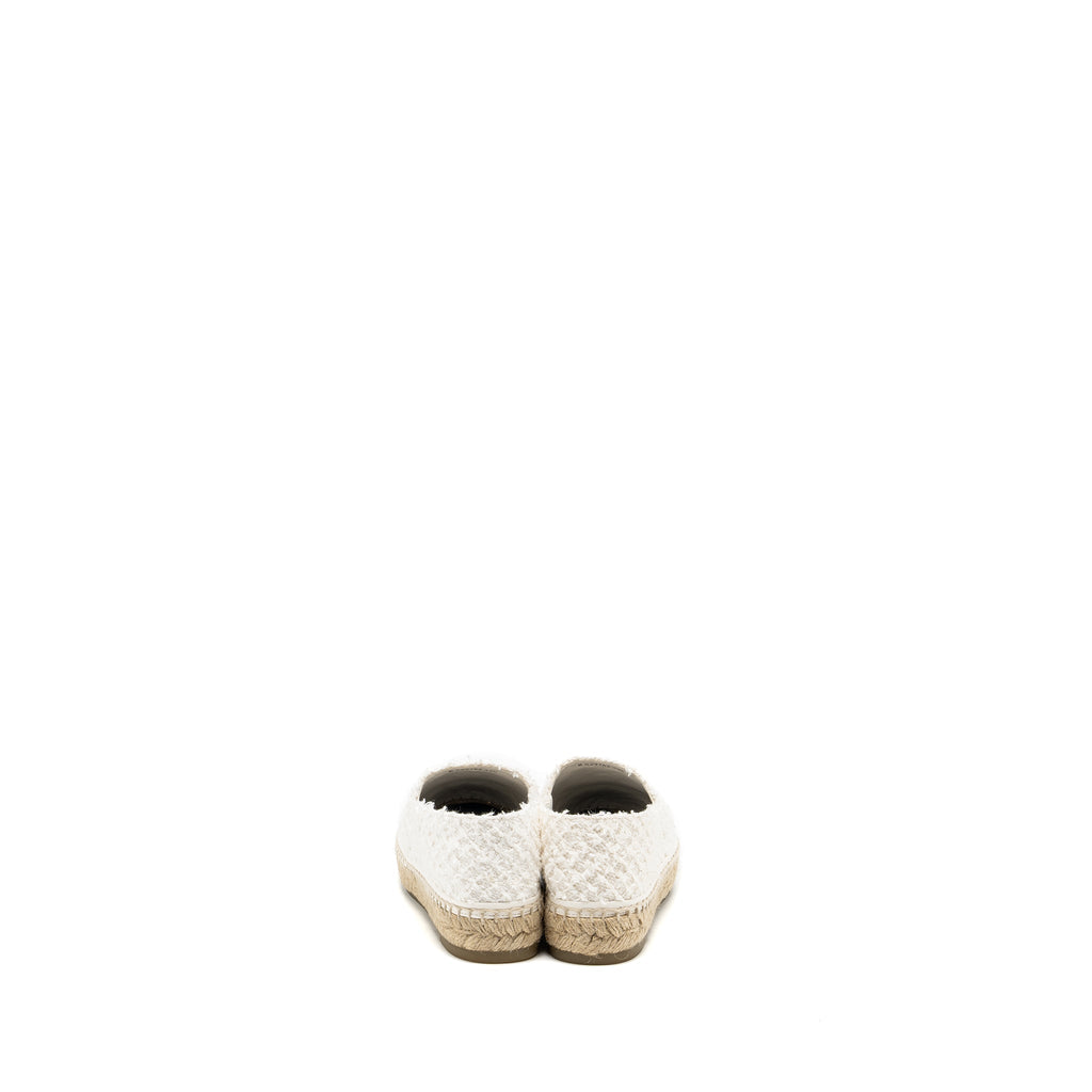 chanel-size-40-espadrilles-cotton-tweed-white-black-copy