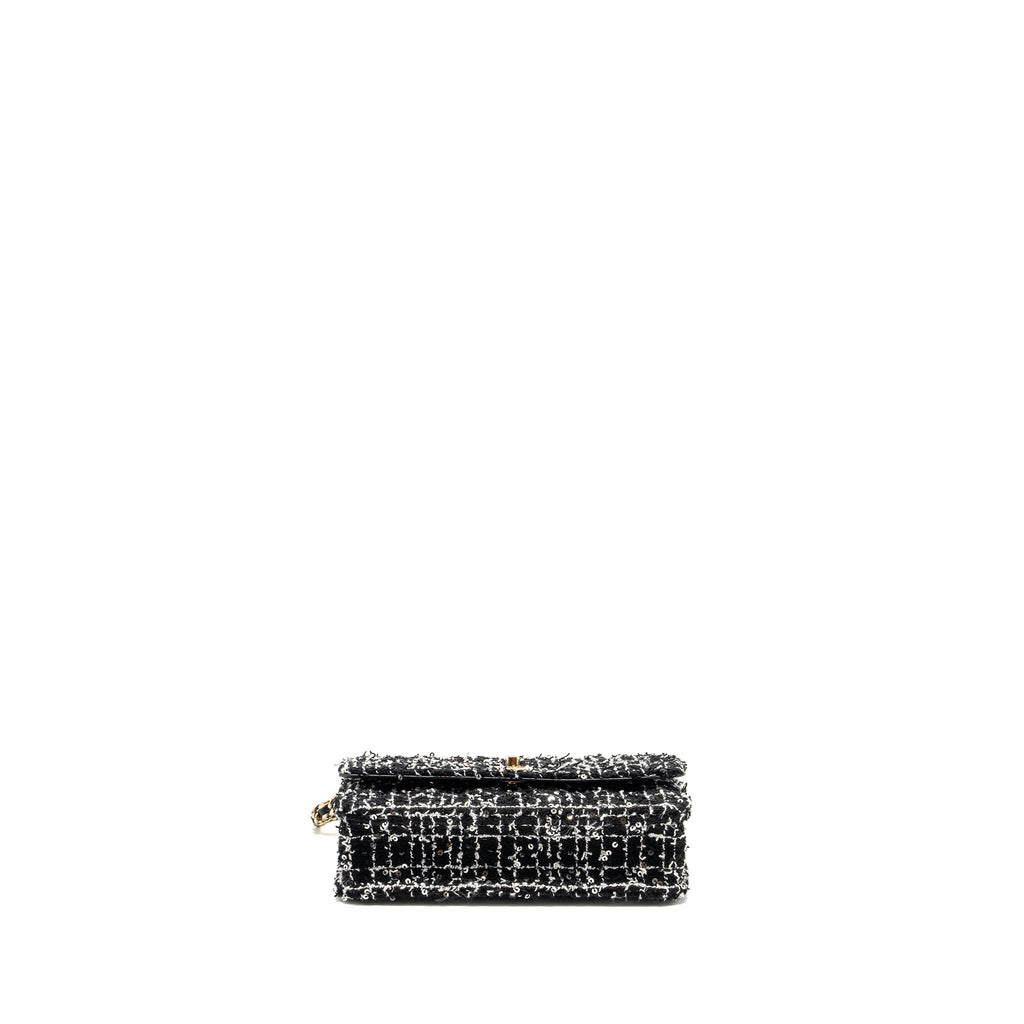 chanel-24p-detail-chains-wallet-on-chain-tweed-sequins-black-white-lghwmicrochip