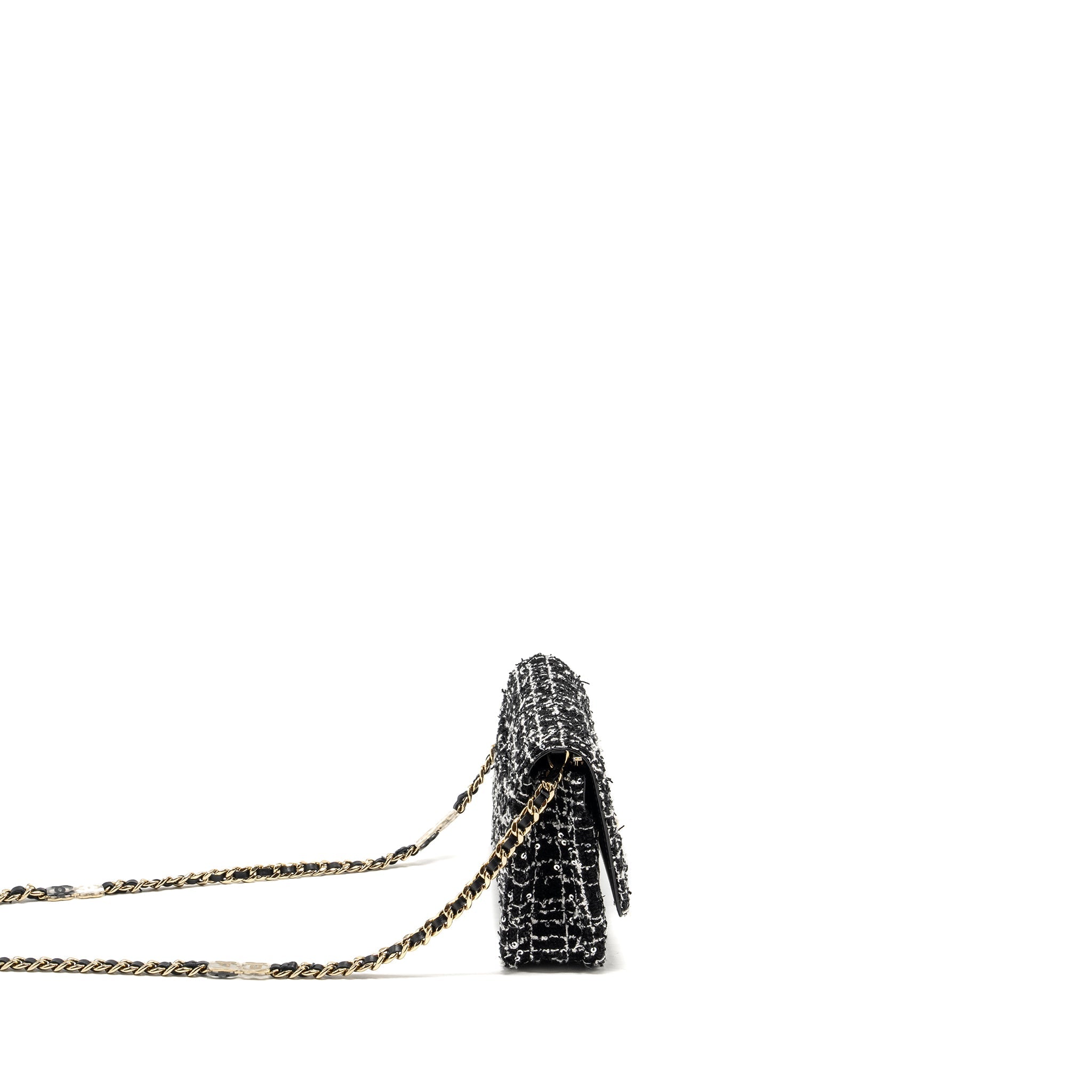 chanel-24p-detail-chains-wallet-on-chain-tweed-sequins-black-white-lghwmicrochip