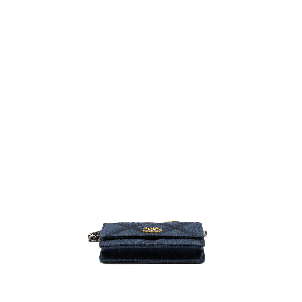 chanel-19-wallet-on-chain-limited-denim-dark-blue-multicolor-hardware-microchip