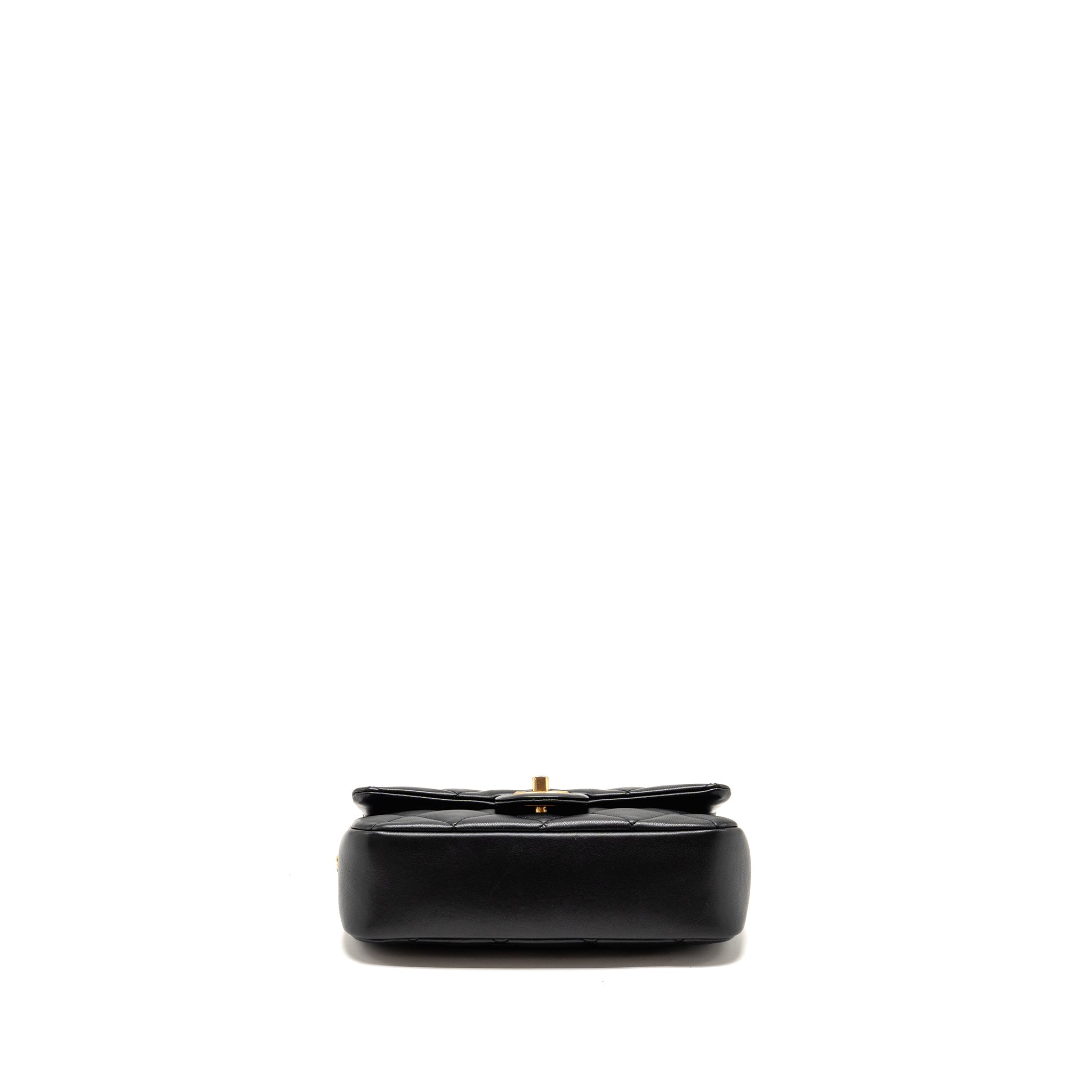 chanel-22b-heart-chain-flap-bag-lambskin-black-ghwmicrochip-copy