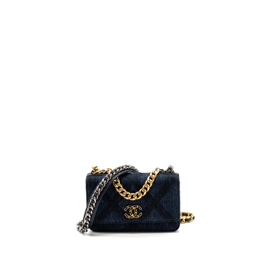 chanel-19-wallet-on-chain-limited-denim-dark-blue-multicolor-hardware-microchip