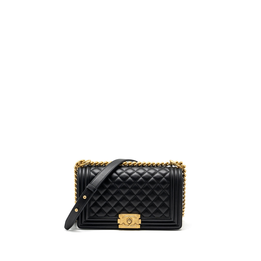 chanel-medium-boy-bag-smooth-calfskin-black-ghwmicrochip