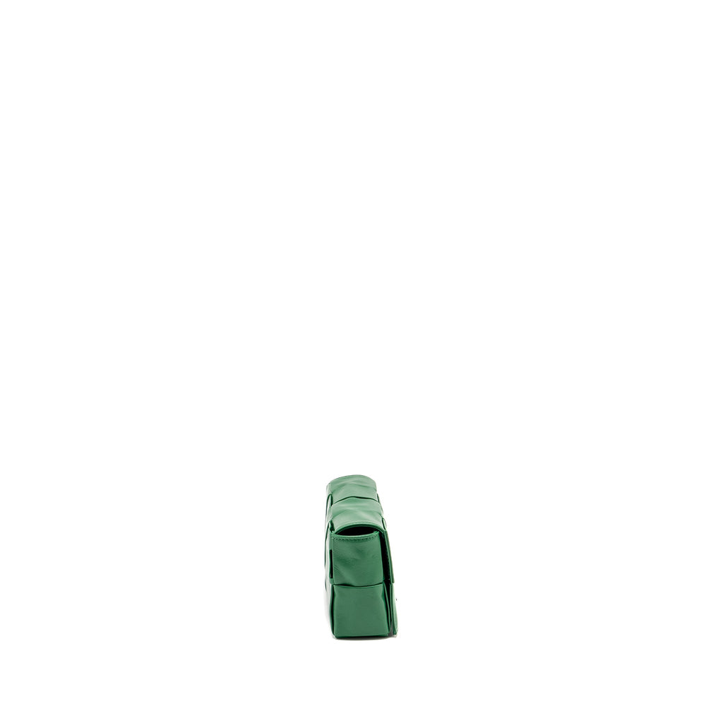 bottega-veneta-cassette-belt-bag-calfskin-green-shw-copy-1