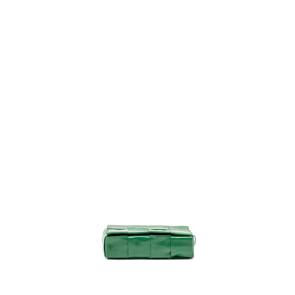 bottega-veneta-cassette-belt-bag-calfskin-green-shw-copy-1