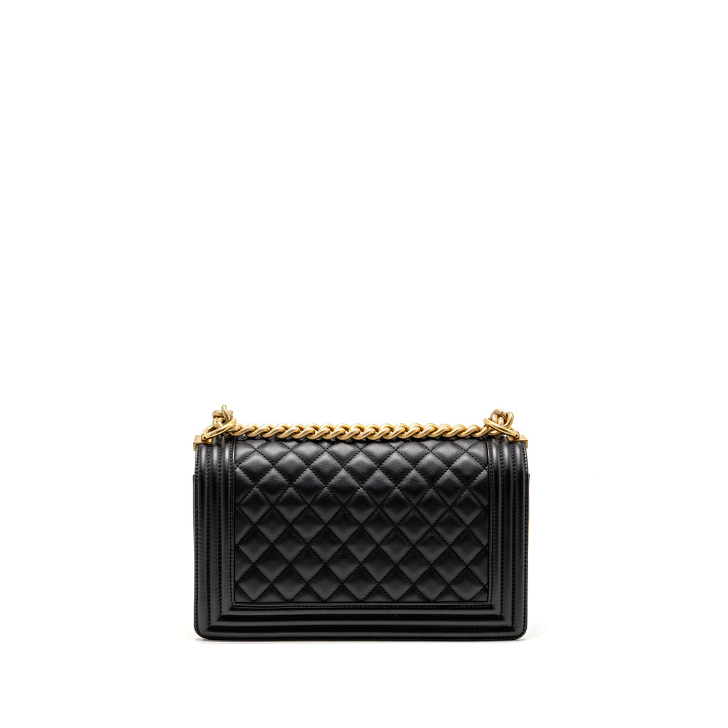 chanel-medium-boy-bag-calfskin-black-ghwmicrochip