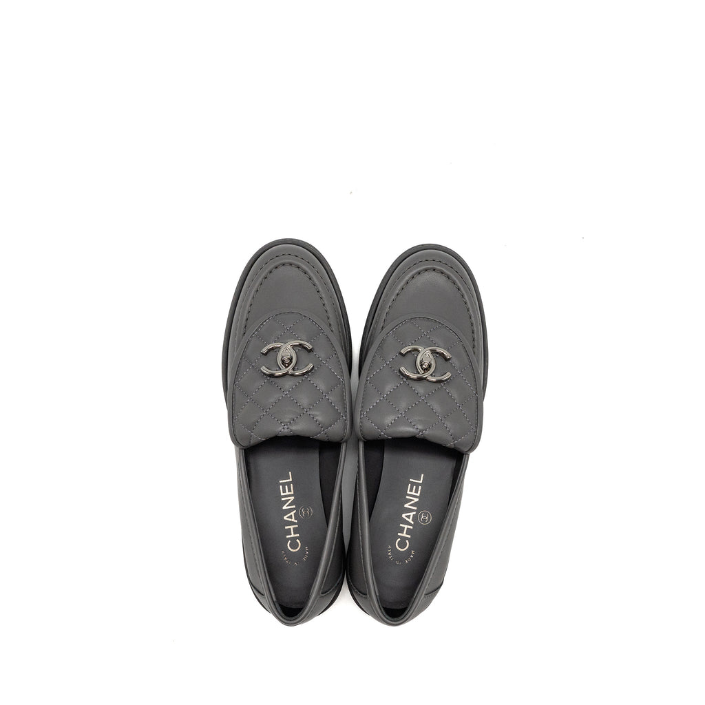 chanel-size-39-cc-turnlock-loafers-quilted-leather-grey-shw-copy