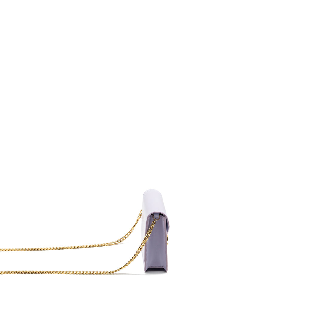 celine-triomphe-wallet-on-chain-margo-shiny-calfskin-light-lavender-ghw