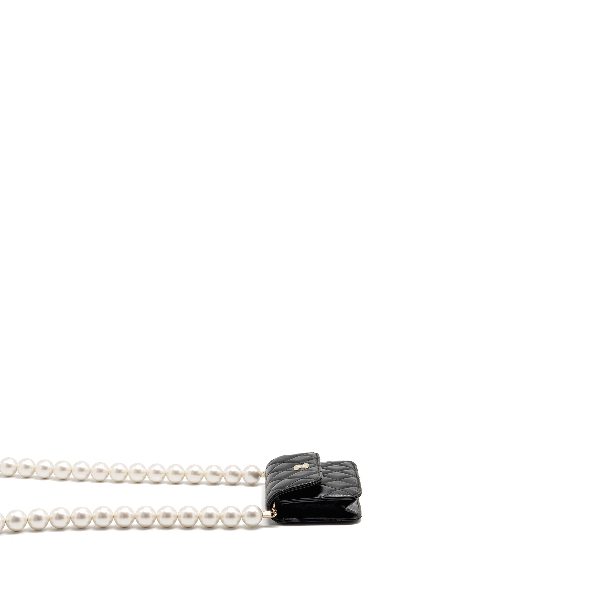 chanel-maxi-pearl-clutch-with-chain-lambskin-black-lghw-copy-1