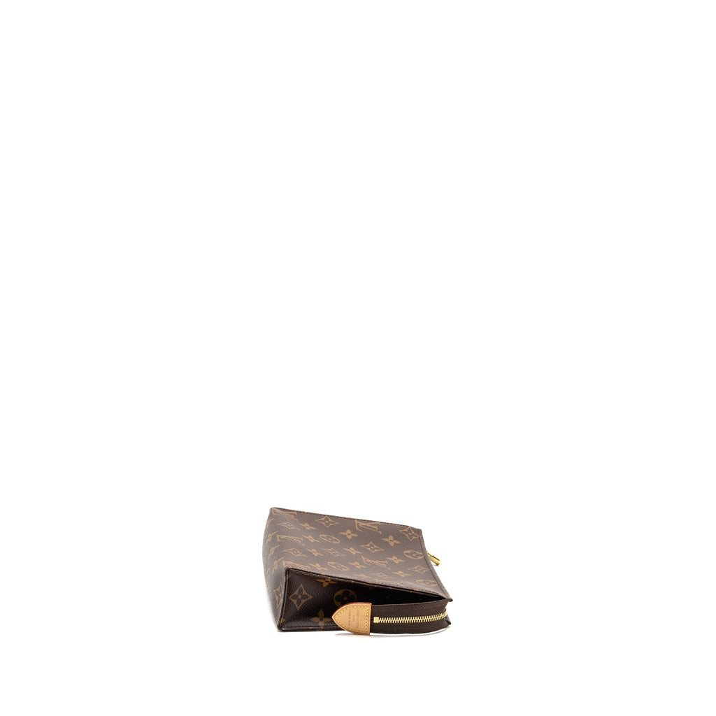 louis-vuitton-poche-toilette-19-monogram-canvas-ghw