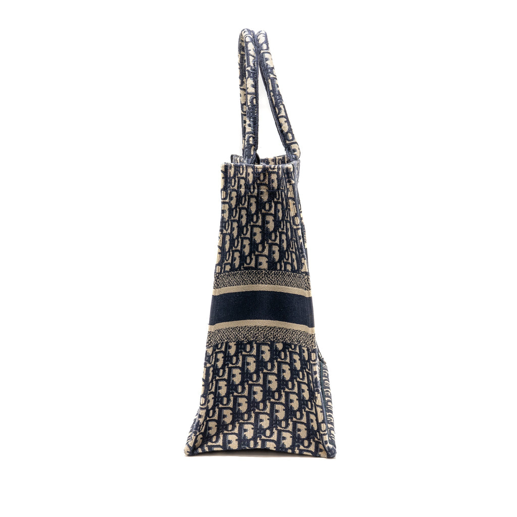 dior-large-book-tote-oblique-embroidery-ecru-blue-copy