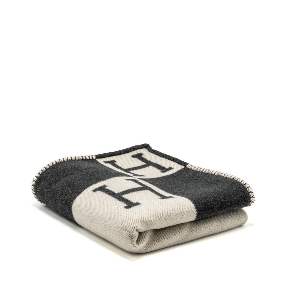 hermes-avalon-throw-blanket-wool-ecru-noir