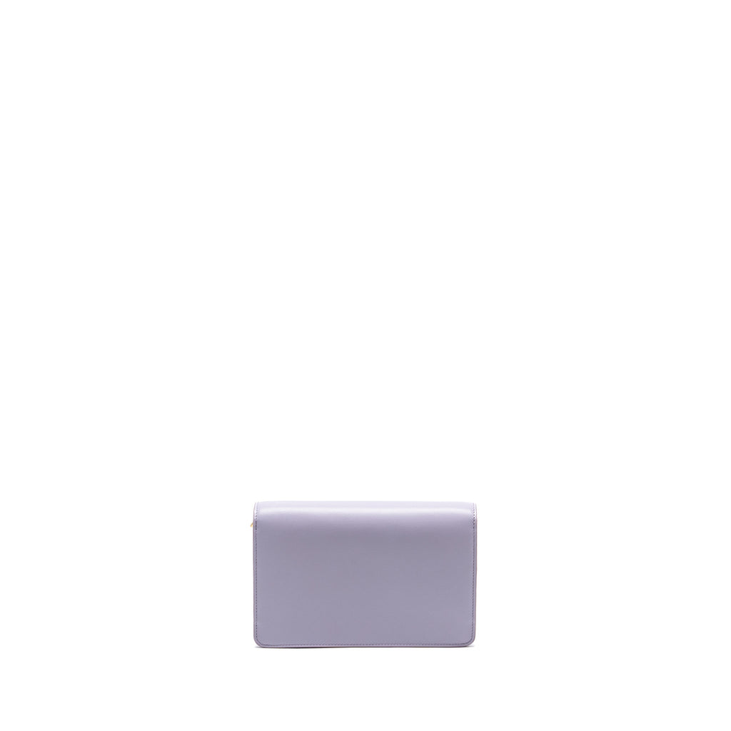 celine-triomphe-wallet-on-chain-margo-shiny-calfskin-light-lavender-ghw