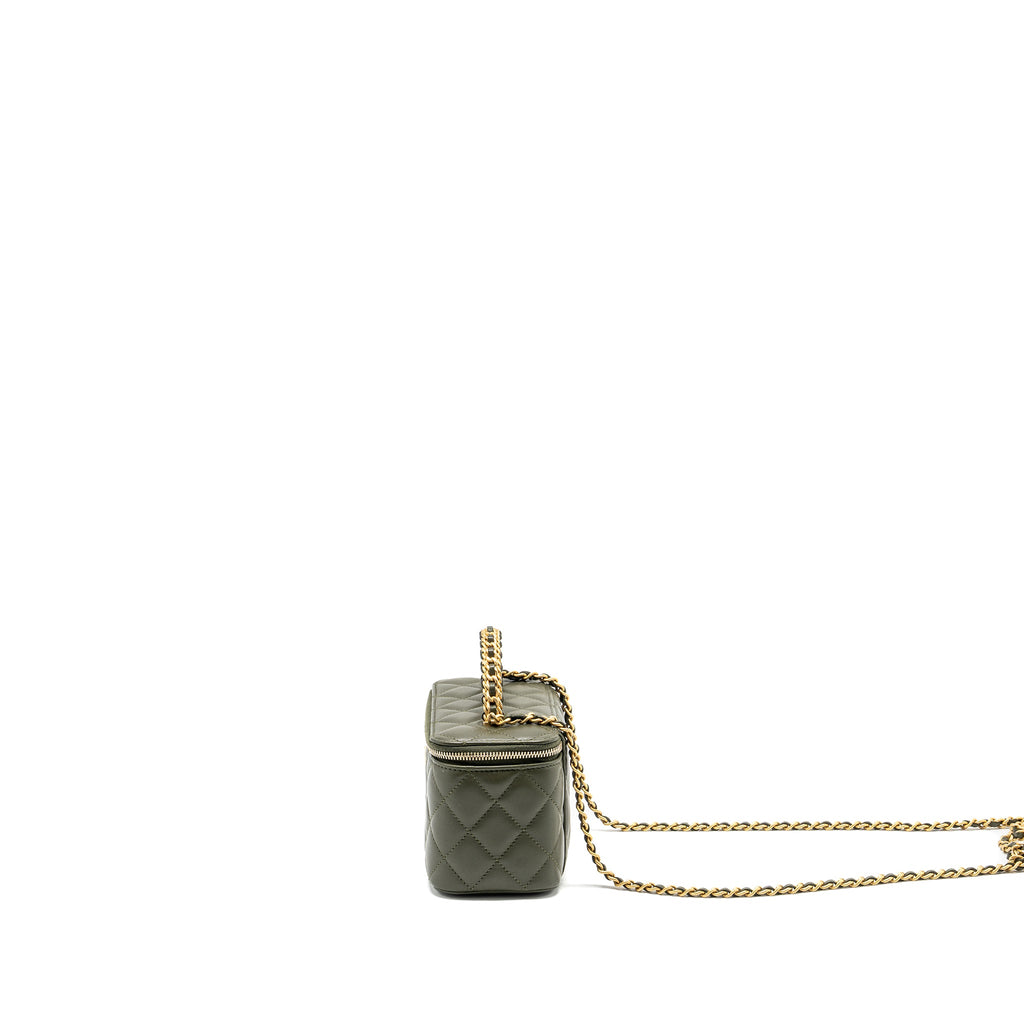 chanel-detail-top-handle-long-vanity-with-chain-lambskin-dark-green-ghwmicrochip