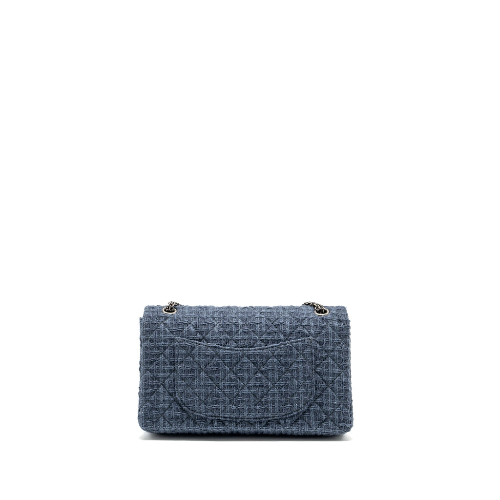 chanel-2-55-226-reissue-double-flap-bag-tweed-lightly-blue-ruthenium-hardware