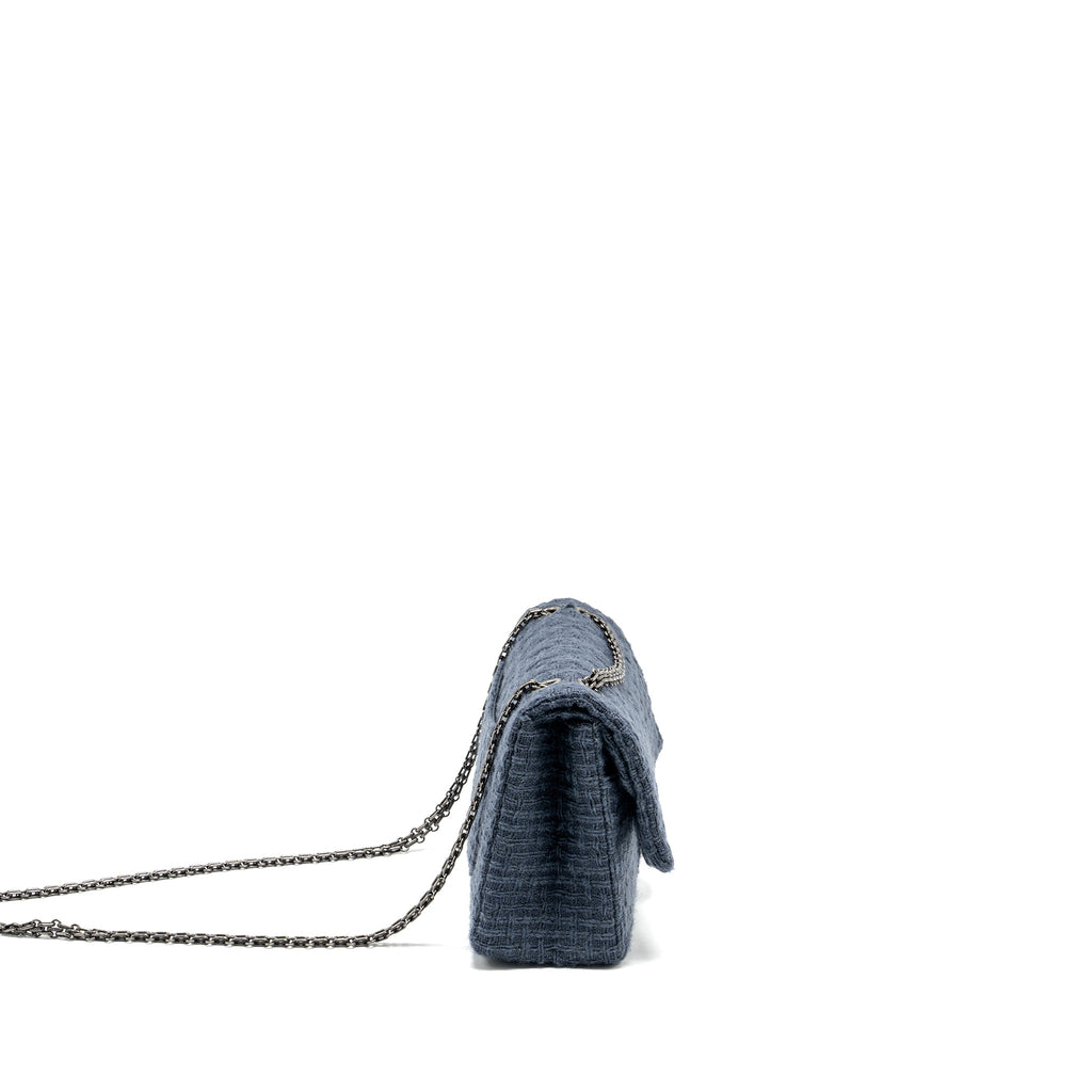 chanel-2-55-226-reissue-double-flap-bag-tweed-lightly-blue-ruthenium-hardware