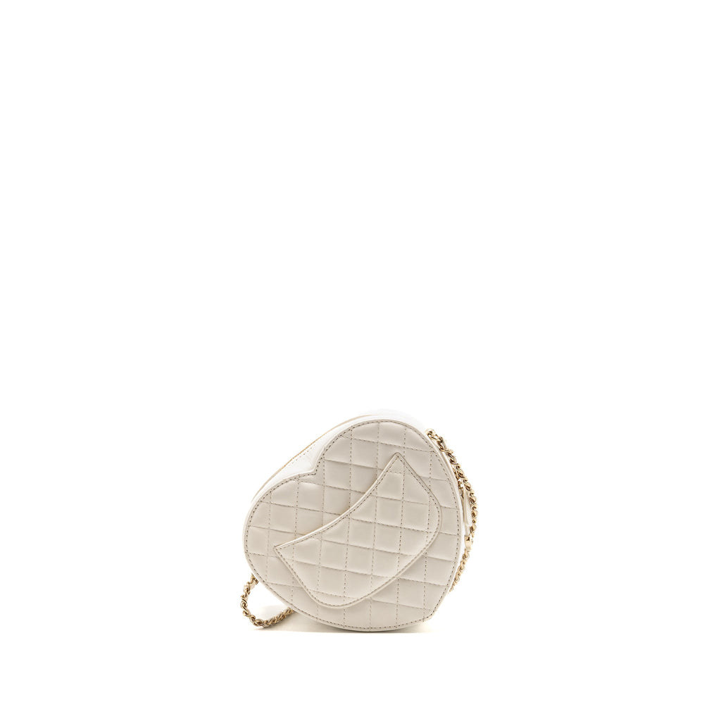 chanel-22s-heart-bag-lambskin-white-lghw-microchip-5