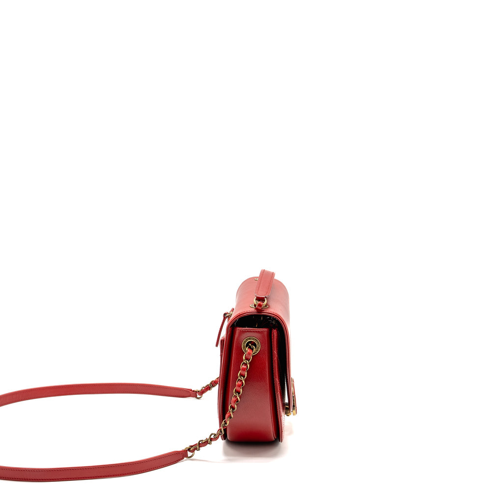 chanel-medium-coco-curve-flap-bag-calfskin-red-ghw