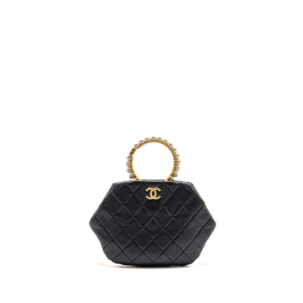 chanel-pearl-crown-handle-clutch-lambskin-black-ghw-microchip