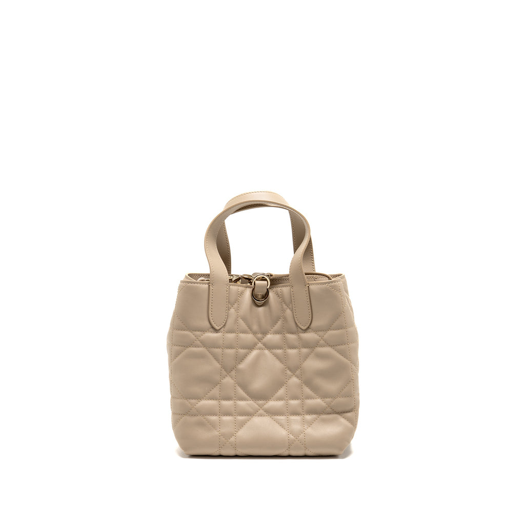 dior-small-dior-toujours-vertical-tote-bag-macrocannage-calfskin-powder-beige-lghw-copy