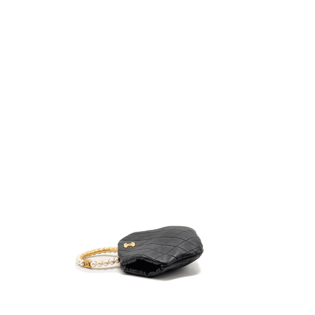 chanel-pearl-crown-handle-clutch-lambskin-black-ghw-microchip