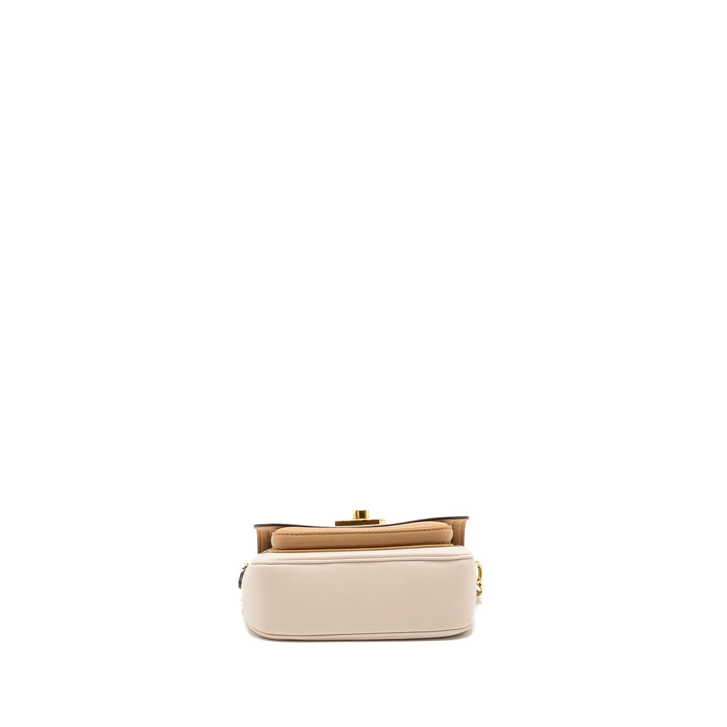 louis-vuitton-lockme-tender-grained-calfskin-beige-multicolor-ghw