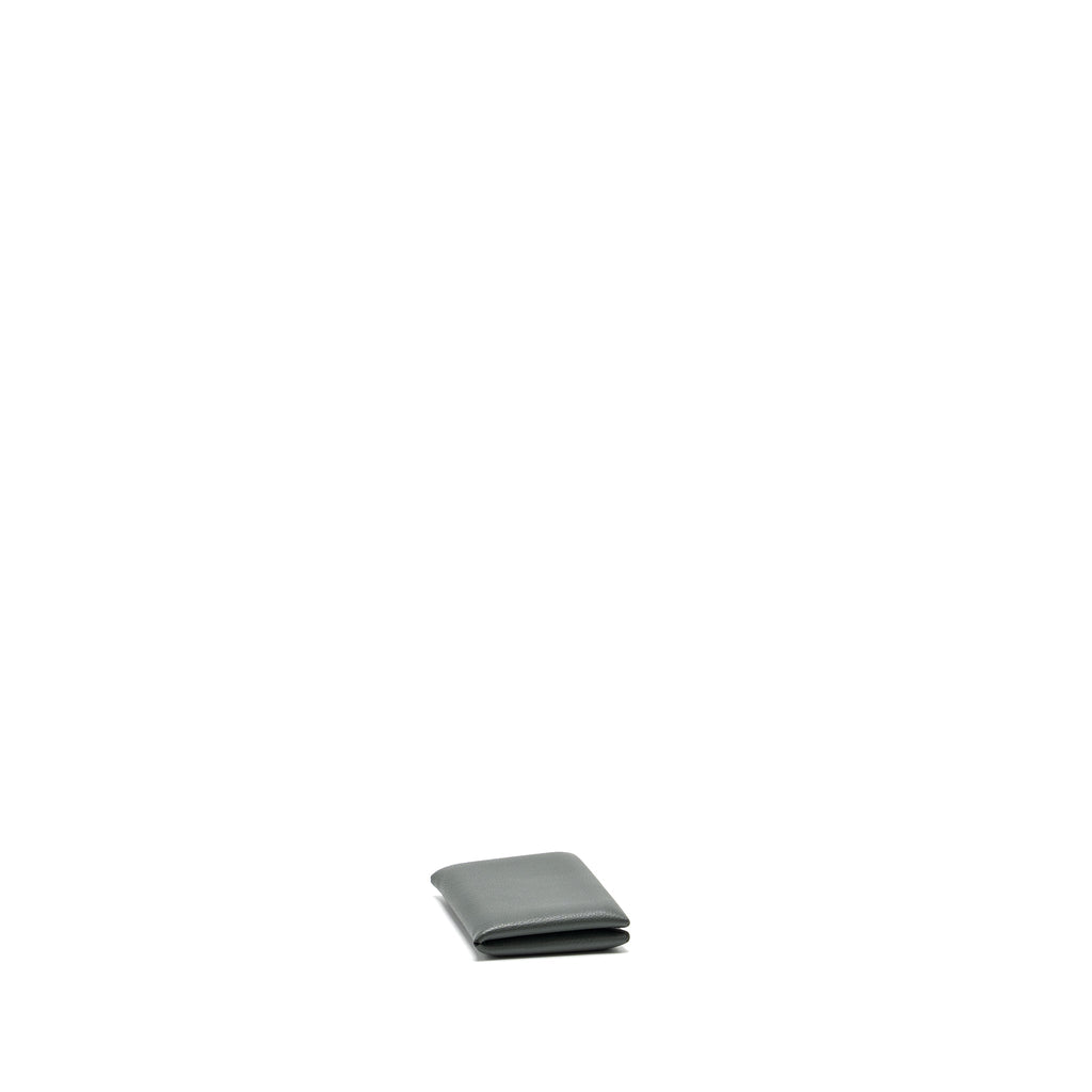 hermes-calvi-card-holder-evercolor-vert-amande-gris-perle-shw-stamp-d-1