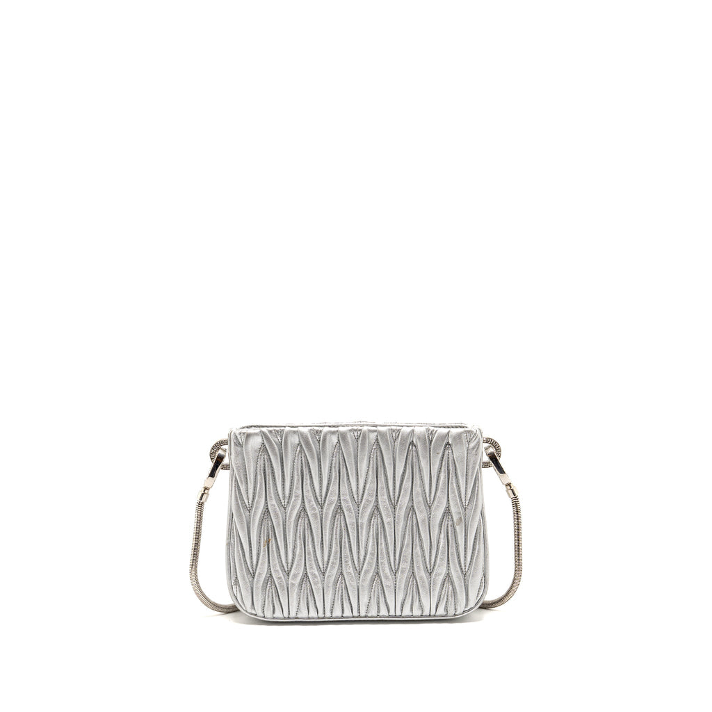 miu-miu-sassy-bag-matelasse-napa-leather-silver-shw