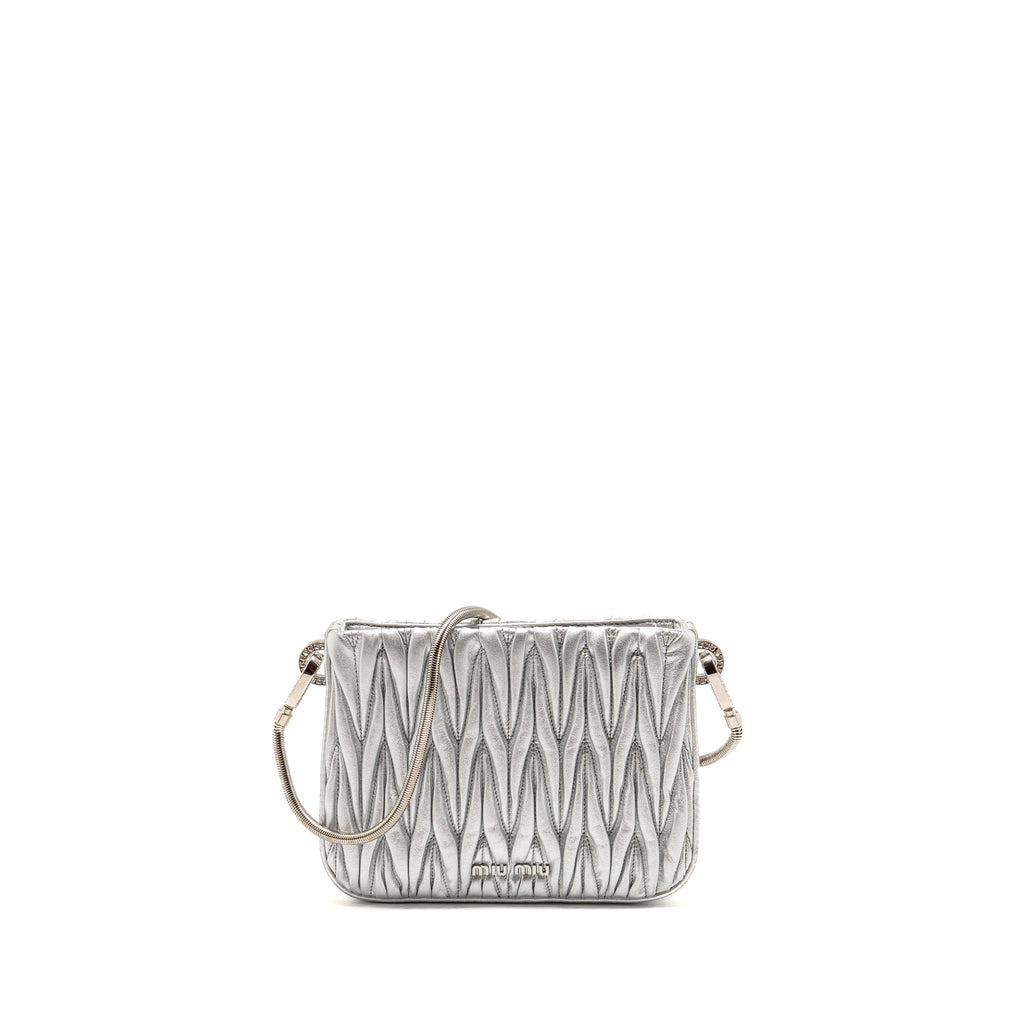 miu-miu-sassy-bag-matelasse-napa-leather-silver-shw