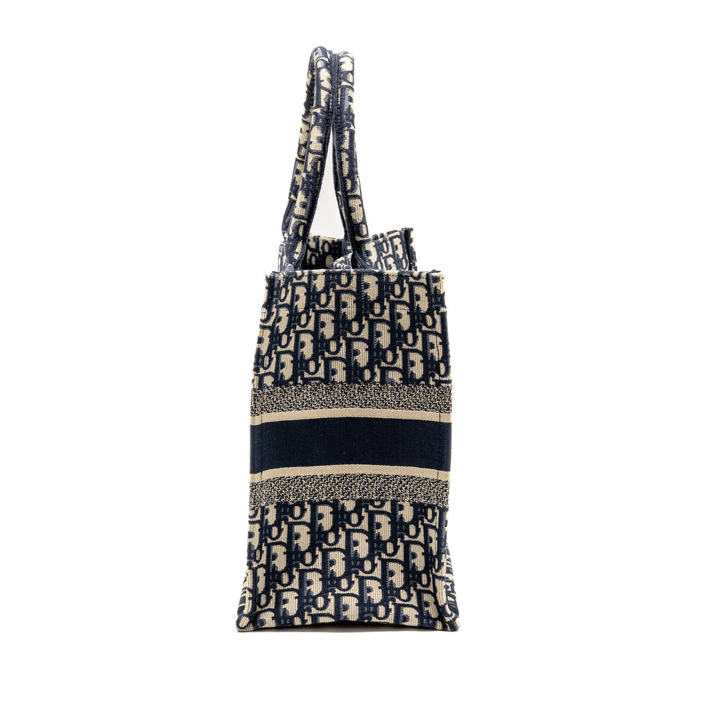dior-medium-dior-book-tote-dior-oblique-embroidery-ecru-blue