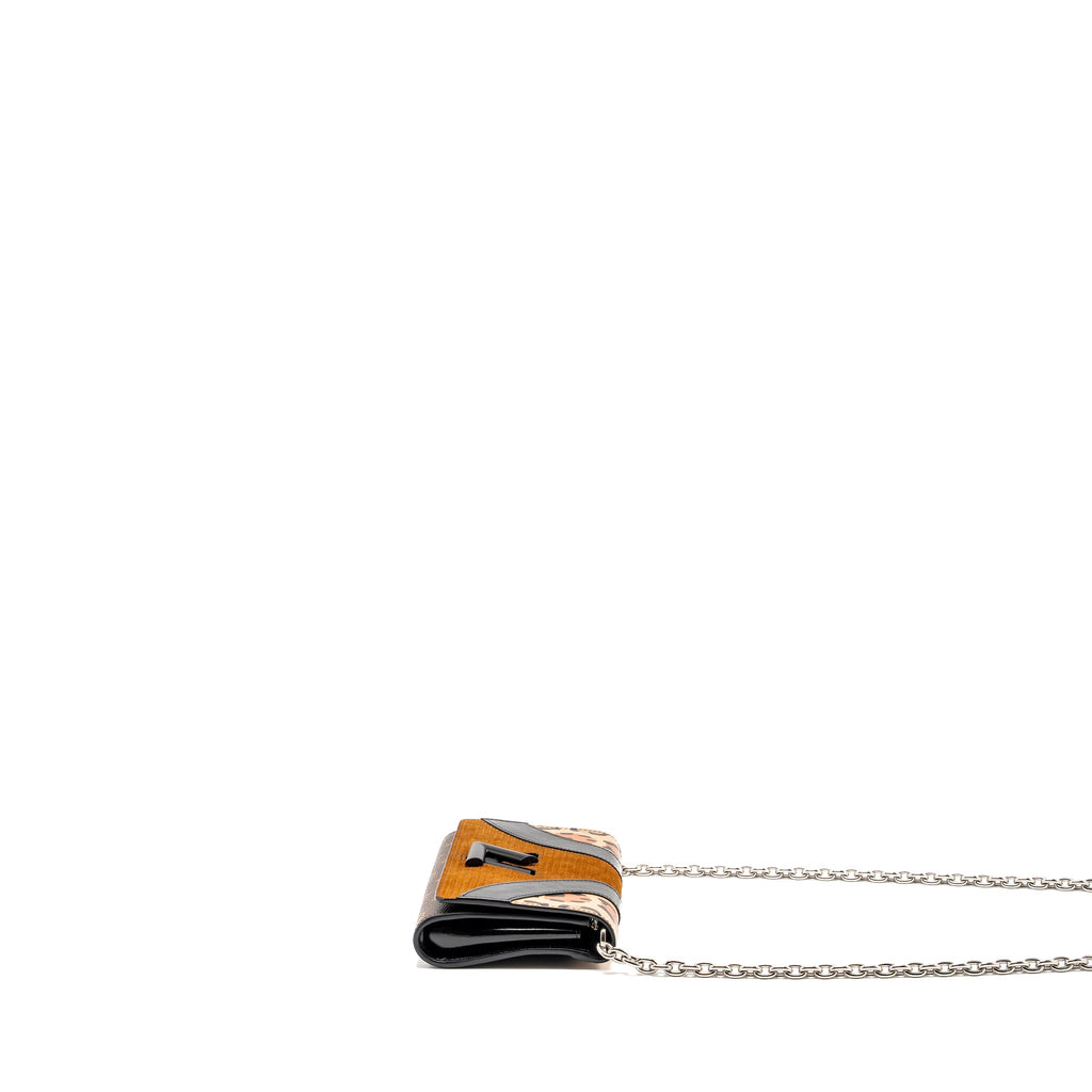 louis-vuitton-wild-at-heart-twist-wallet-on-chain-calfskin-monogram-canvas-multicololur-black-sliver-hardware
