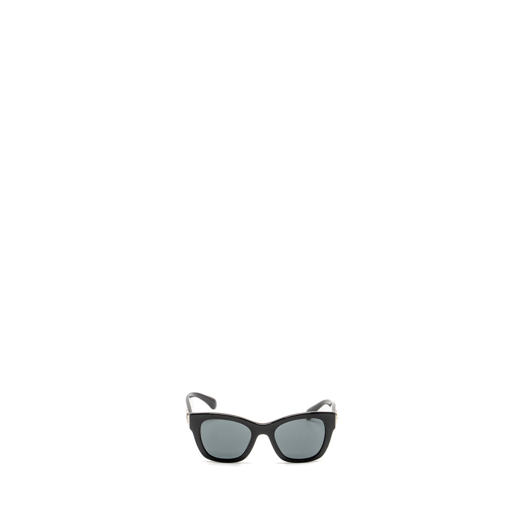 chanel-cc-heart-detailed-square-sunglasses-black-lghw
