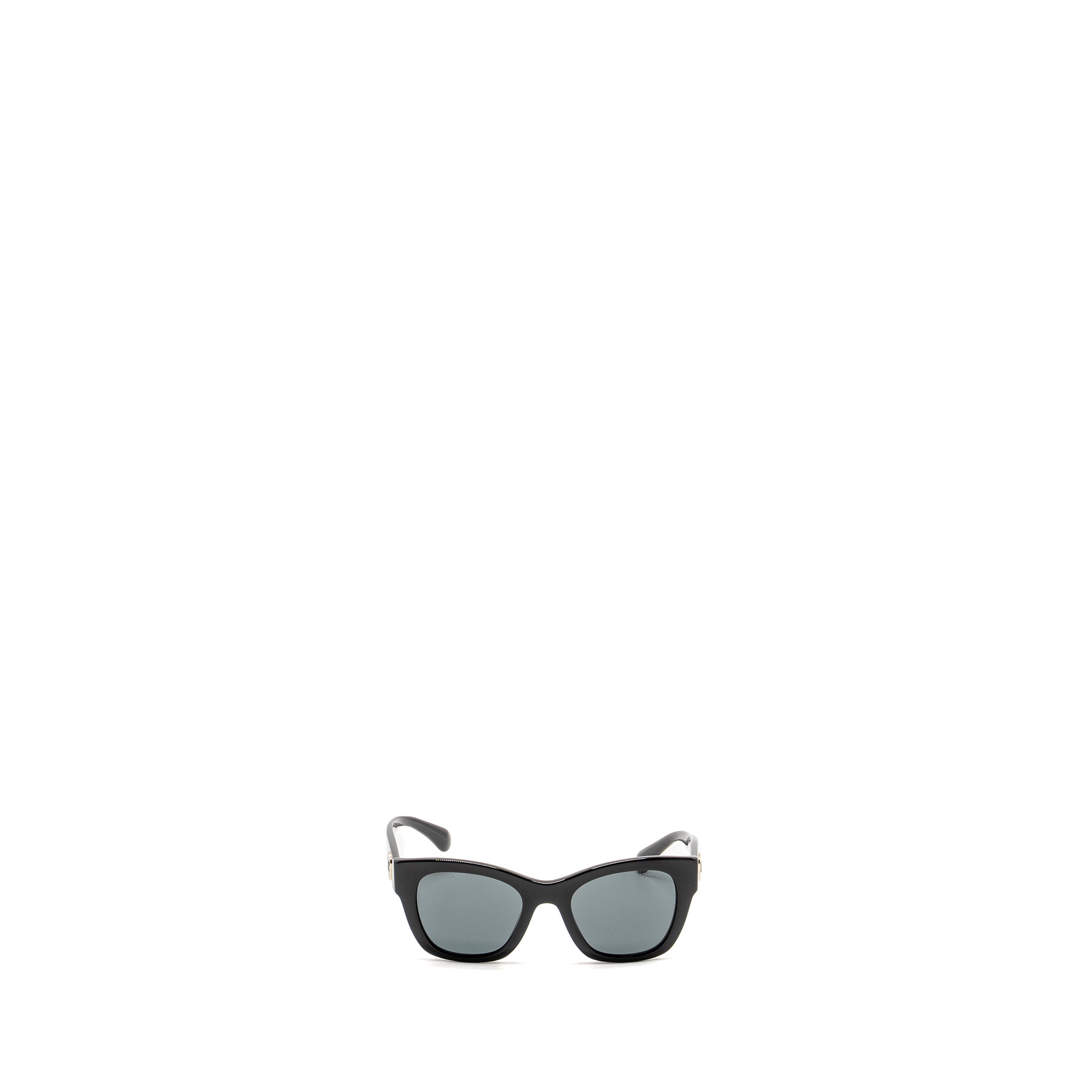 chanel-cc-heart-detailed-square-sunglasses-black-lghw