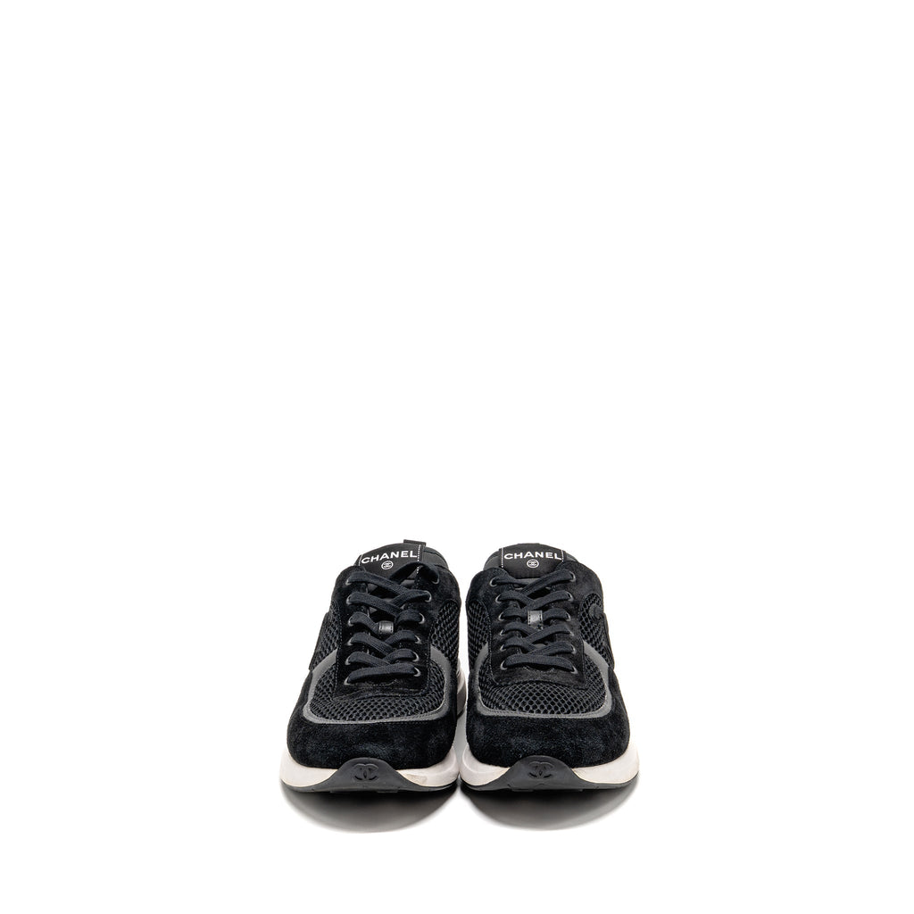 chanel-size-45-cc-logo-sneakers-black-white