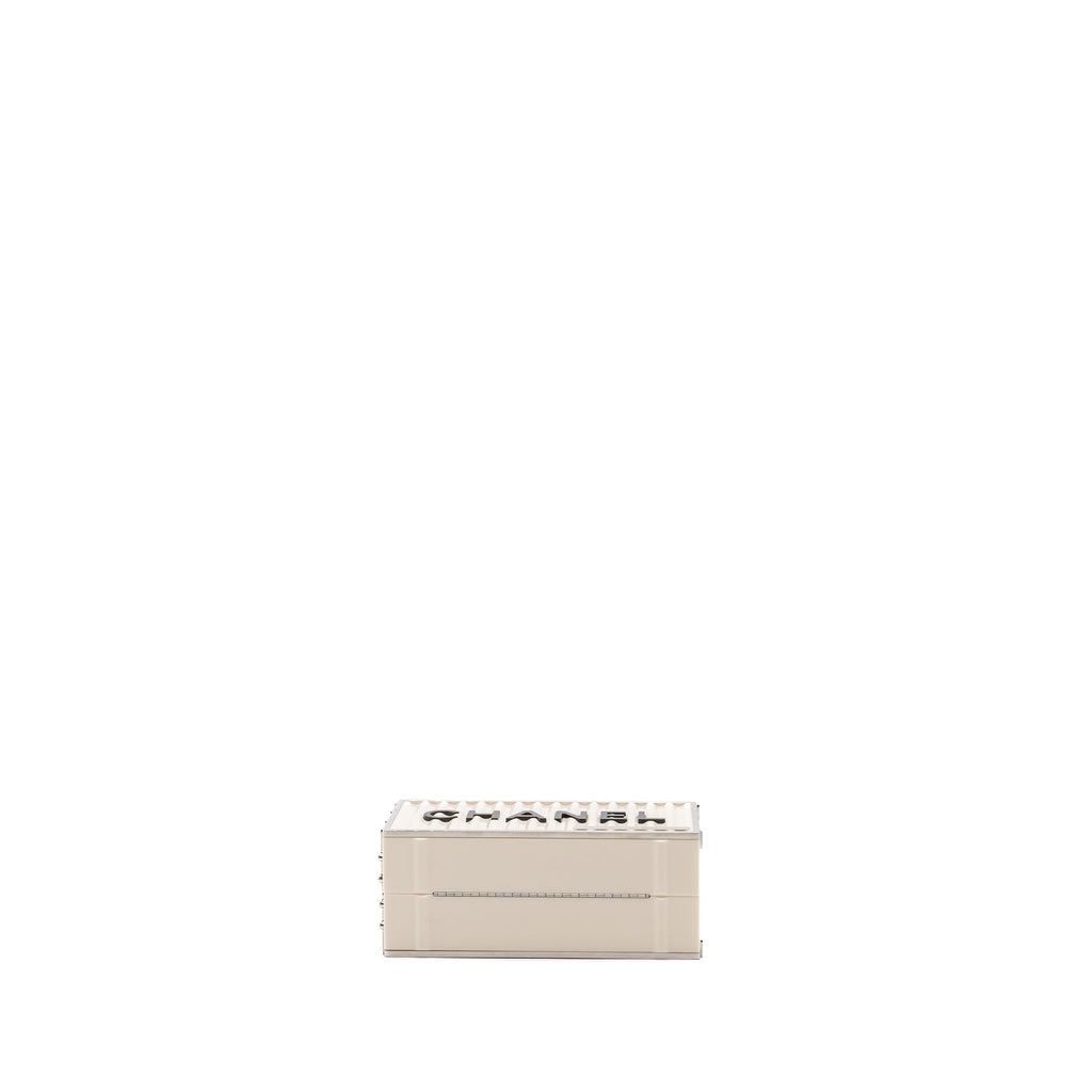 copy-of-chanel-paris-hamburg-runway-container-clutch-bag-white-black-red-shw